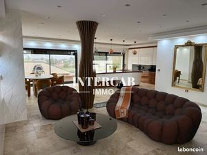 Maison 6 pièces 232 m²