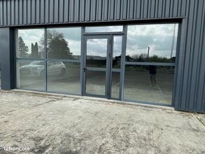 Local commercial à partir de 360m2 à Bias