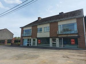 Veelzijdig renovatiepand met woonst en winkel Vloesberg