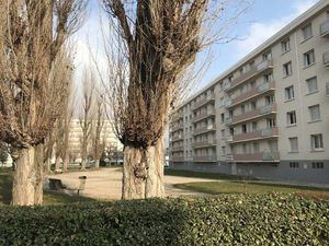 SEYSSINET*PARISET Secteur Gendarmerie GARAGE en RDC sur cour