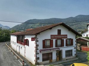 Vente maison 10 pièces 323m2 Saint-Jean-Pied-de-Port 64220 - 325000 € - Surface Privée