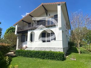 Vente maison 5 pièces 174 m² à Oloron-Sainte-Marie (64400)  305 000 €