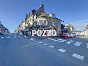 A Vendre - Saint Hilaire Du Harcouet - Immeuble 5 pièce(s) 245 m² - local commercial - app