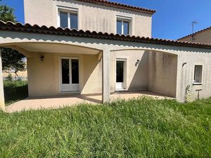 Location villa 4 pièces 100 m² à Calvisson (30420)  1 200 €
