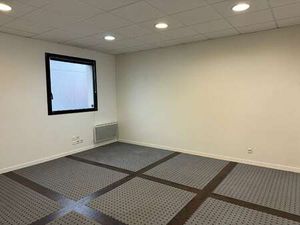 Location Bureaux et commerces à Taden (22100) : à louer / 51m² Taden