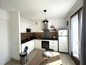 Location meublée appartement 1 pièce 28 m² à Espalion (12500)  380 €