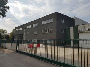 Dépôt de 650m² avec espace de bureaux à louer