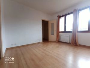 Location appartement 4 pièces 57 m² à Saint-Pons-de-Thomières (34220)  420 €