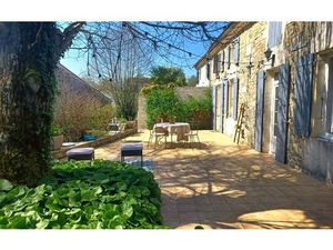 Maison Saint-Hilaire-de-Villefranche 166 m² T-3 à vendre  299 000 €