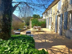 Vente maison 3 pièces 166 m² à Saint-Hilaire-de-Villefranche (17770)  299 000 €