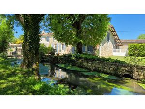 Vente maison 4 pièces 148.07 m² à Saint-Hilaire-de-Villefranche (17770)  369 250 €