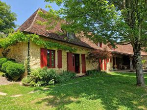 Propriété restaurée avec gîte  dépendance  piscine et superbe vue