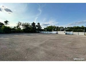 Terrain et box pour stockage