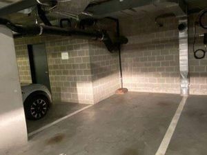 Parking/garage/box