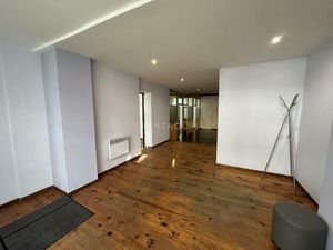 Location bureau 8 pièces 139 m² à Tours (37000)