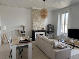Location maison 3 pièces 84 m² à Saint-estephe (33180)  815 €