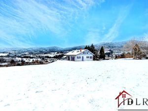 Maison familiale spacieuse avec équipements performants Ju