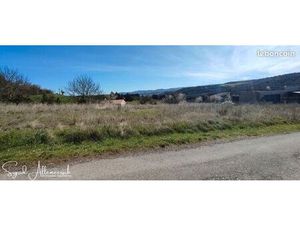 Terrain 700 m² Montclar
