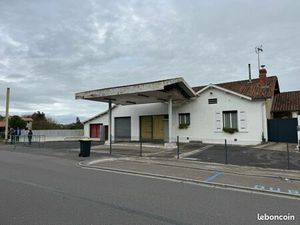 Local/entrepôt  situé dans le centre de Dignac sur la route principale 196 m2