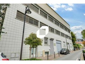 Bureaux 869 m²