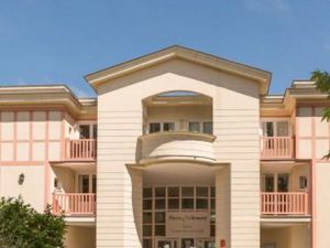 APPARTEMENT DE 42M2 AVEC PISCINE - 2 PIÈCES + 1 CABINE  PARKING. A proximité immédiate de 