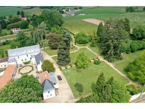Château de village sur 3 5 hectares entre Saumur et Chinon