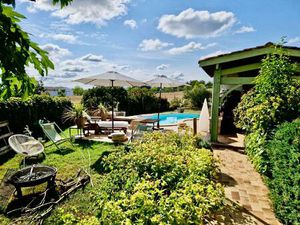 Maison en pierre avec piscine