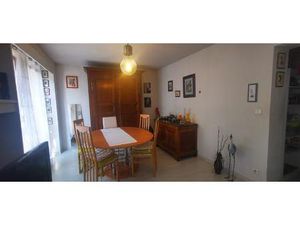 Vente d'une maison F8 (90 m² habitable ) à 12 Kms De Marnay avec local commercial et...