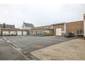 bedrijfsgebouw met kantoren