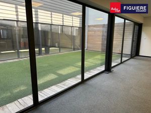 Rare à Bouc bel Air: Bureaux à louer