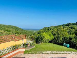 Opportunité !!!! Maison vue mer avec beau potentiel