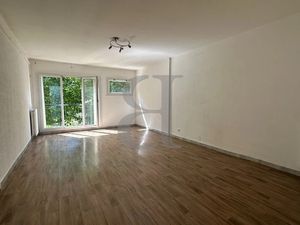 Vente appartement 5 pièces 103 m² à L'Isle-sur-la-Sorgue (84800)  200 000 €