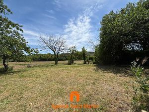 Vente terrain 740m2 La Garde-Adhémar 26700 - 112000 € - Surface Privée