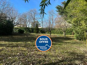 Au calme  plein centre  terrain viabilisé