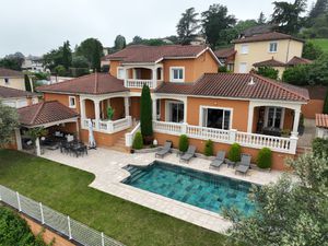 VILLA 6 pièces totalisant 230m2 avec 190m2 habitable -POMMI