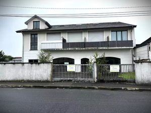 Vente exceptionnelle : Ensemble de 4 lots commerciaux.