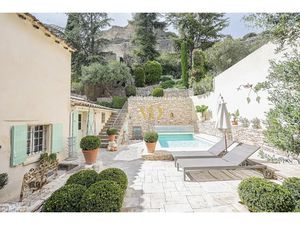 Vente maison 5 pièces 115 m² à Saint-Saturnin-lès-Apt (84490)  890 000 €