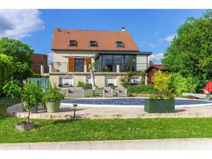 Vente maison 8 pièces 196 m² à La Queue-en-Brie (94510)  681 000 €