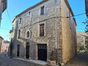 Très belle maison de village avec du cachet et sa terrasse t