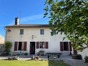 Maison à vendre à Romazières (17510) - Charente-Maritime