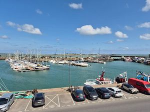 Vente appartement 5 pièces 115.76 m² à Saint-Vaast-la-Hougue (50550)  471 645 €