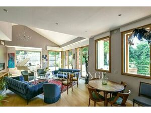 Maison contemporaine avec piscine  au calme proche gare