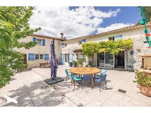 Vente maison 8 pièces 270 m² Bords (17430)