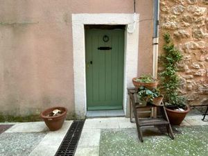 Maison de village en pierre au coeur de Châteaudouble (83300)