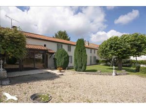 Vente maison 10 pièces 251 m² à Clam (17500)  286 200 €