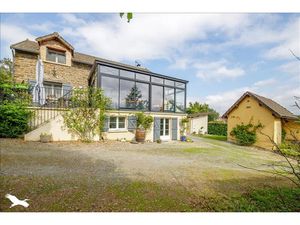 Vente maison 6 pièces 220 m² à Saint-Maur (18270)  291 500 €