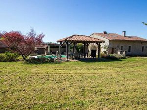 Vente maison 5 pièces 145 m² à Nantiat (87140)  299 990 €