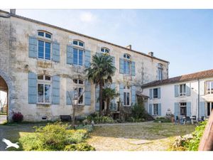Vente maison 31 pièces 1075 m² à Asnières-la-Giraud (17400)  1 443 800 €