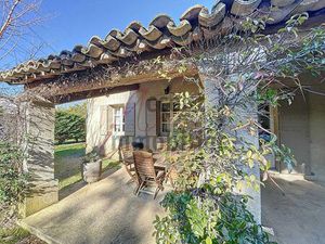 Eygalières  magnifique villa de 130m² piscine sur 1000 m² de terrain en campagne