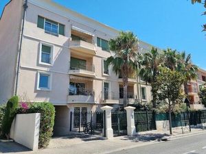 Location appartement 3 pièces 79 m² à Sanary-sur-Mer (83110)